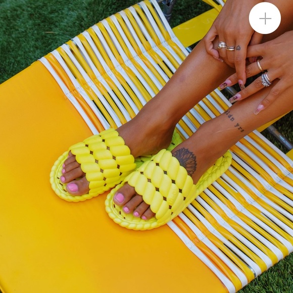 Citrine indoor relaxation slippers